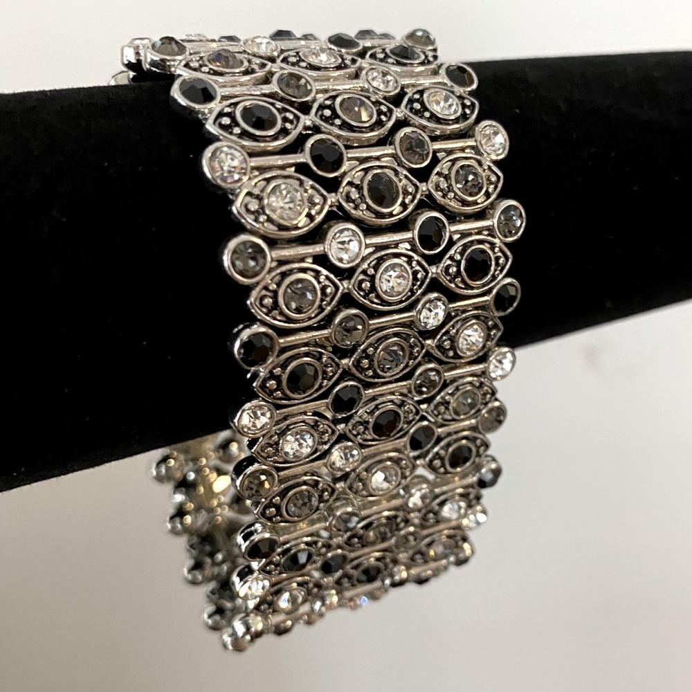 NWOT Sparkling Rhinestone Stretch Bracelet